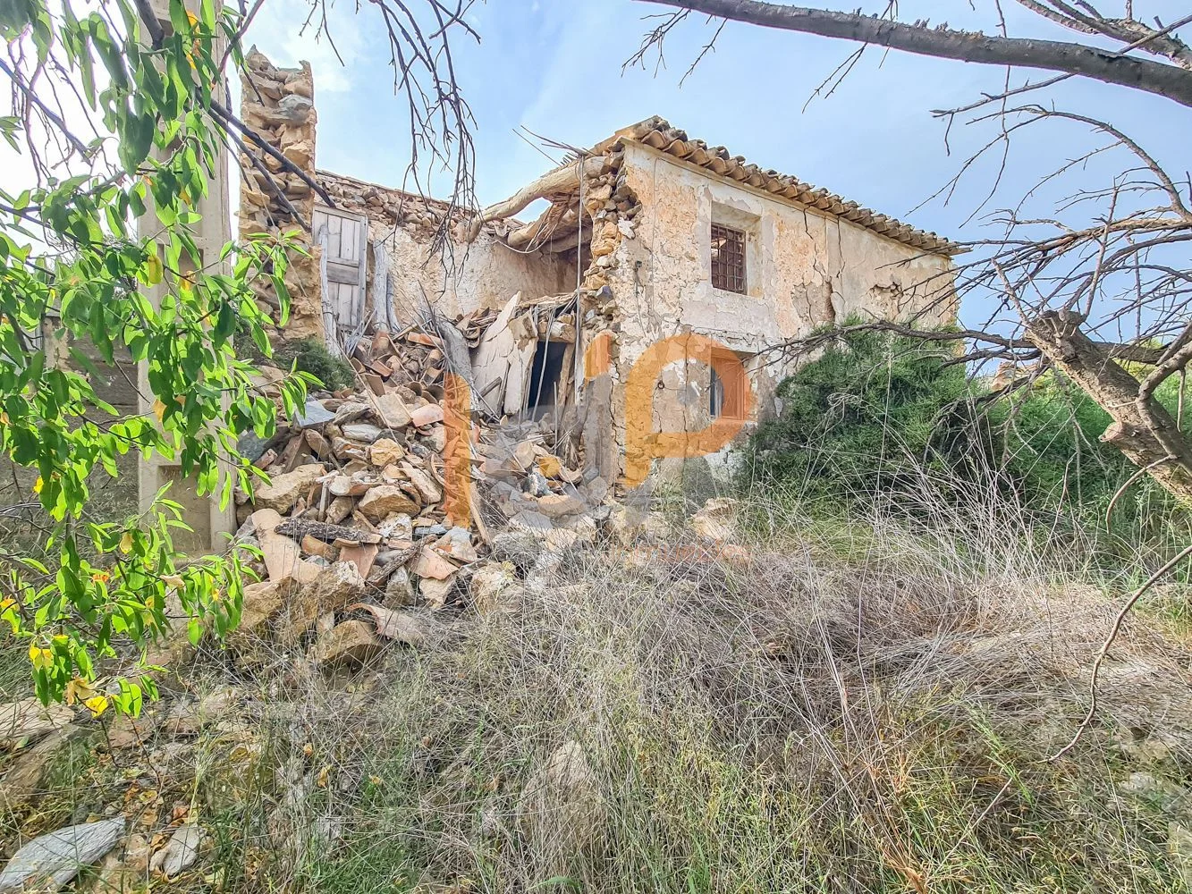 Rural plot with cortijo near Huercal