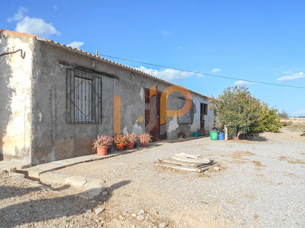 Rural plot with 400 m² warehouse