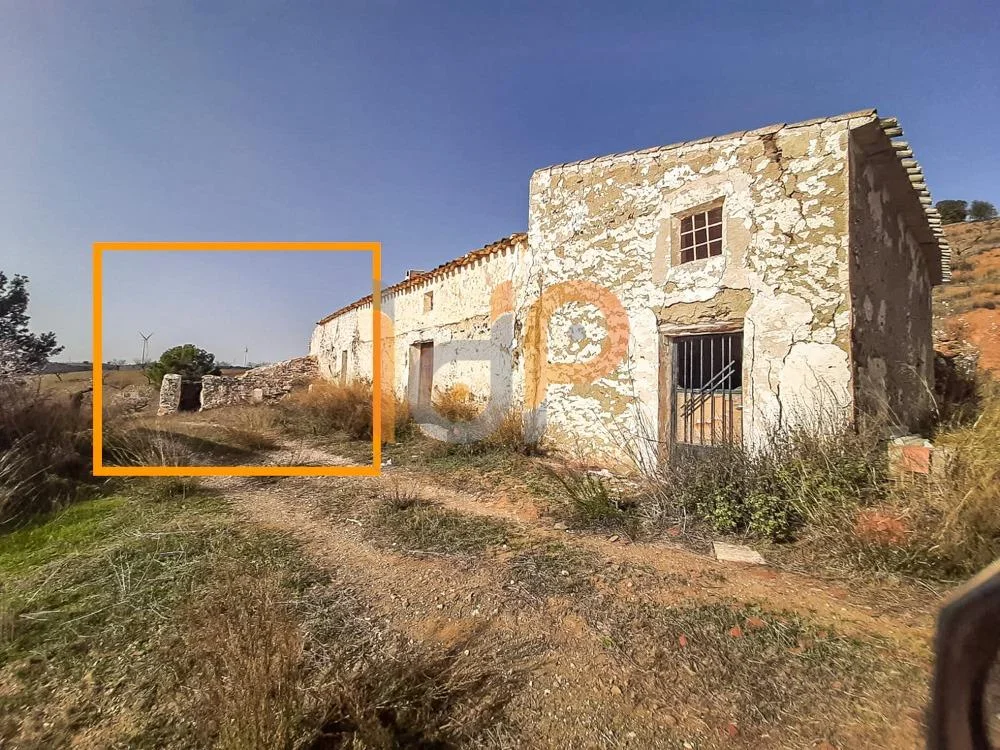 Large rustic plot near Vélez-Rubio