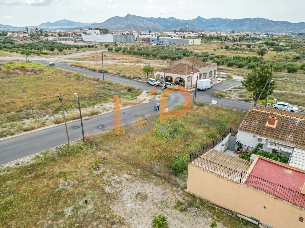 Solar urbano en esquina en La Molineta