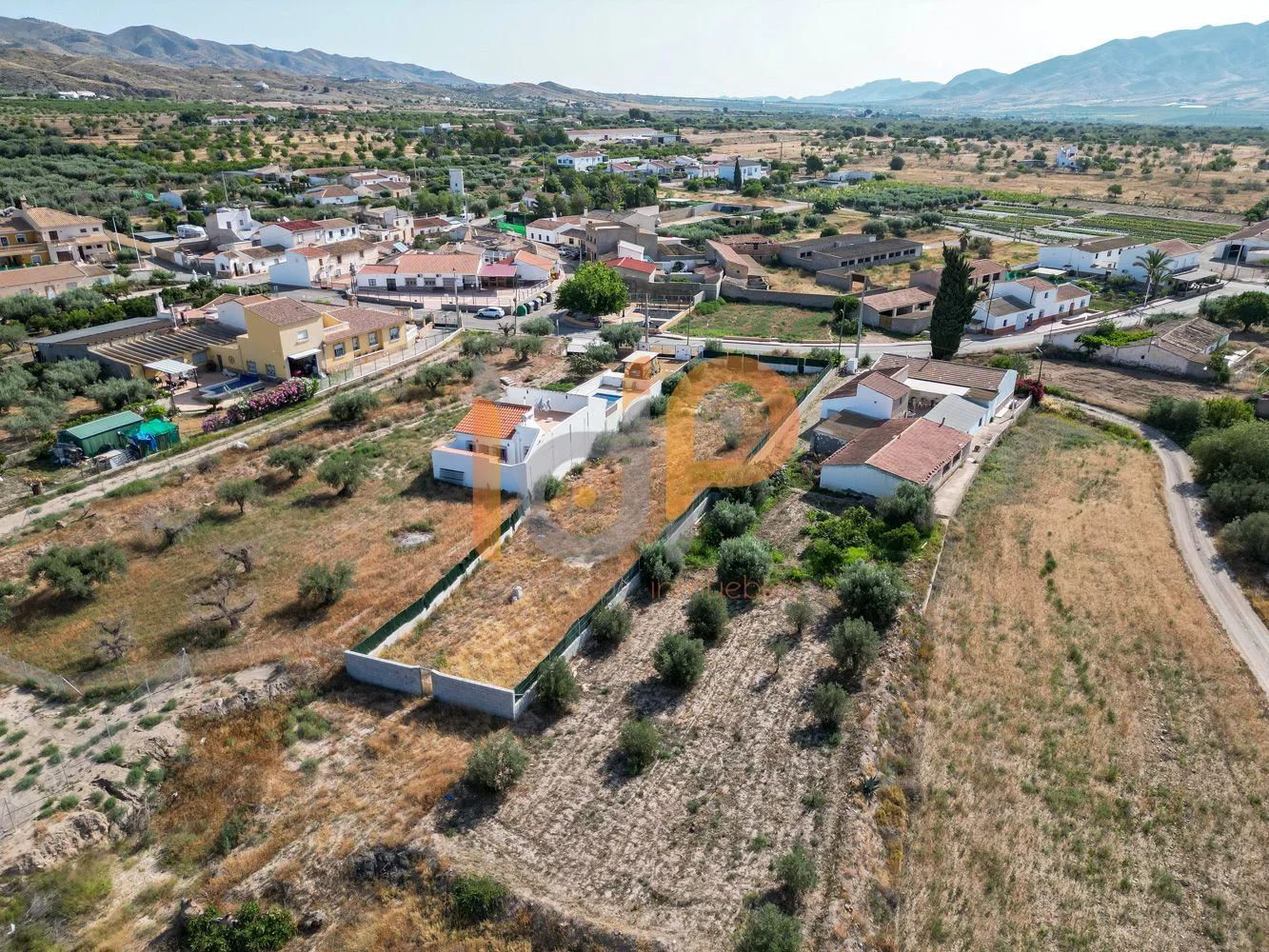 Urban plot with 1,965 m² total