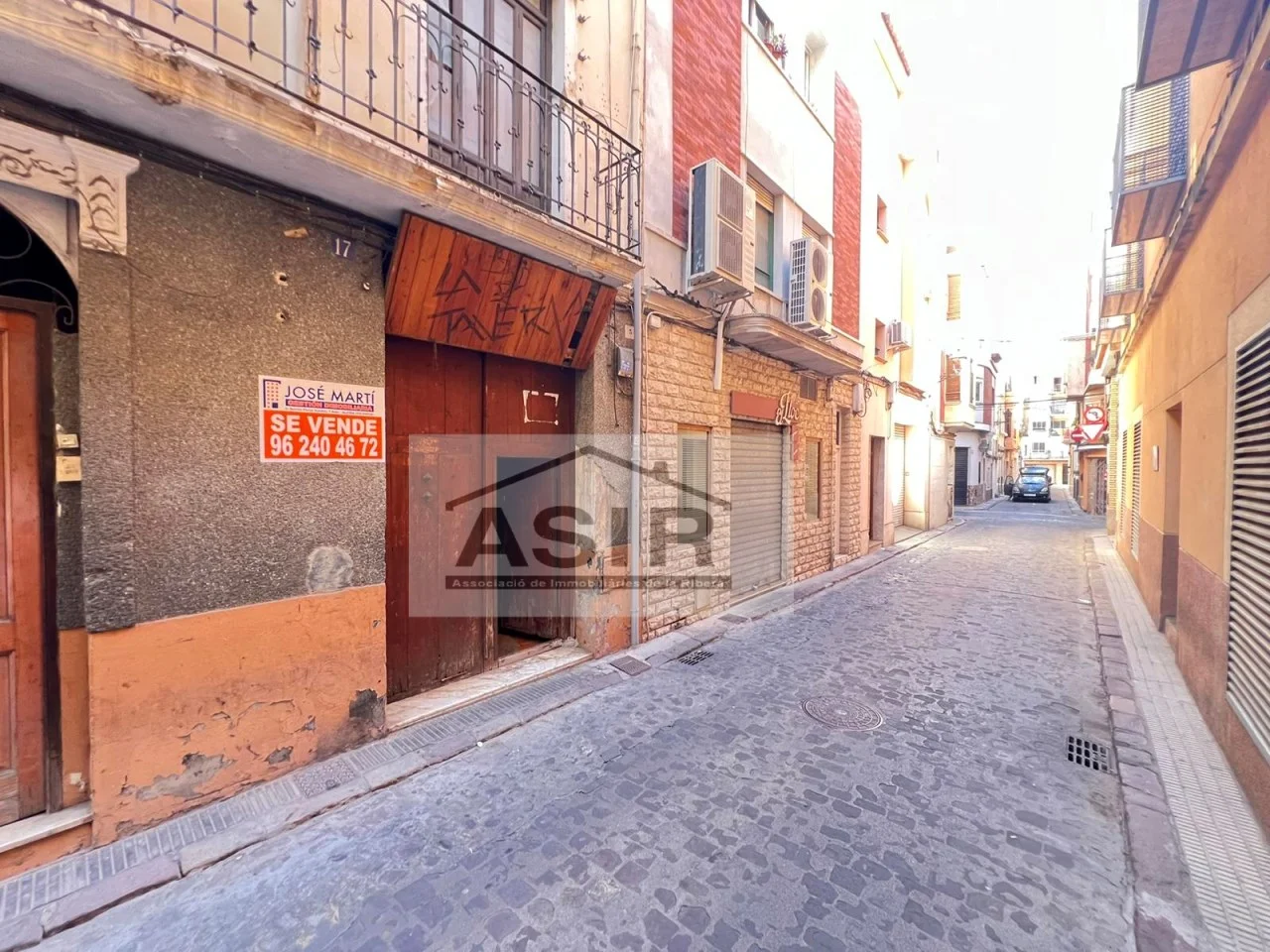 Amplio local comercial de 270 m² en Alzira