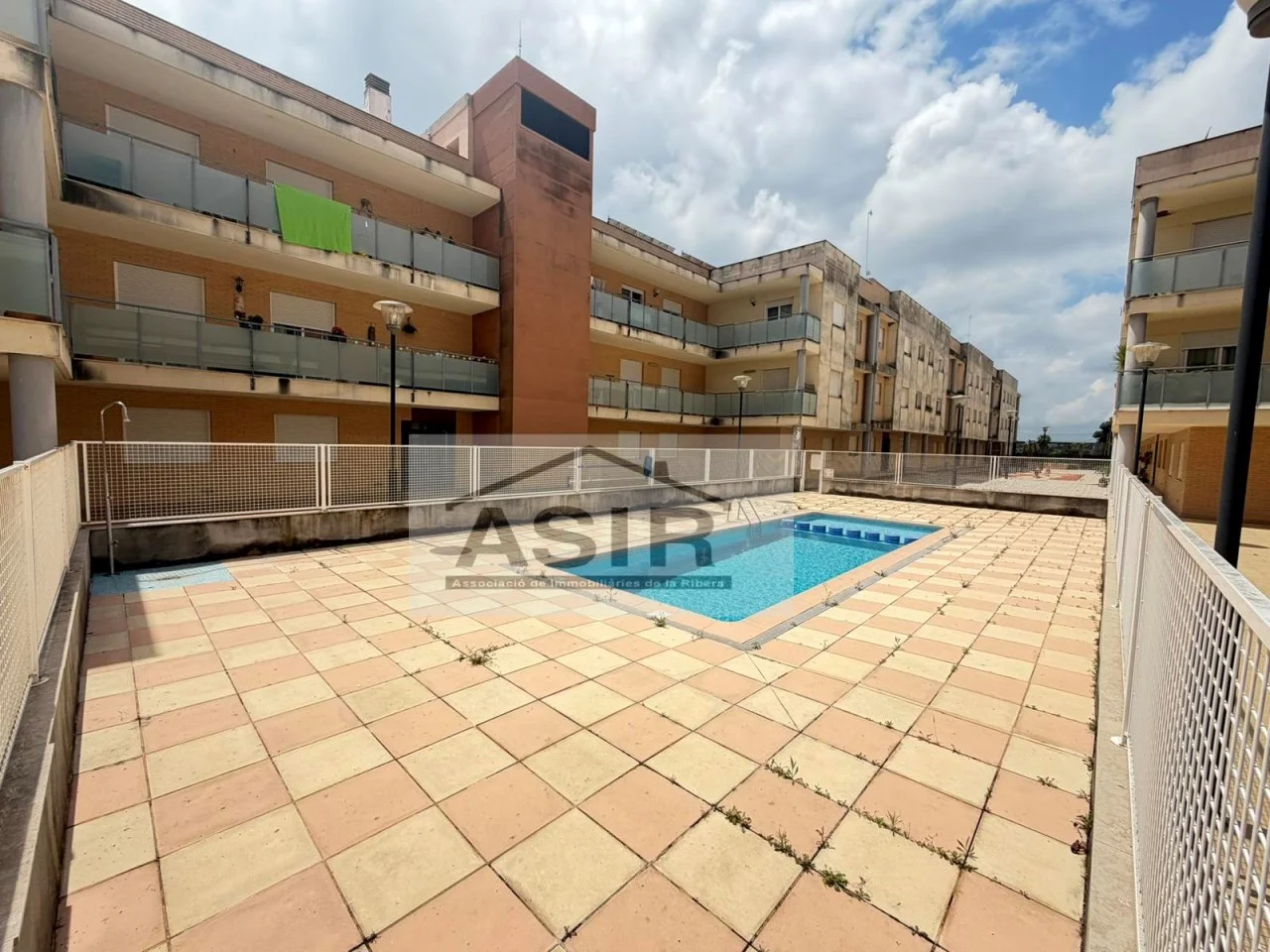 Piso exterior en planta baja, tres dormitorios