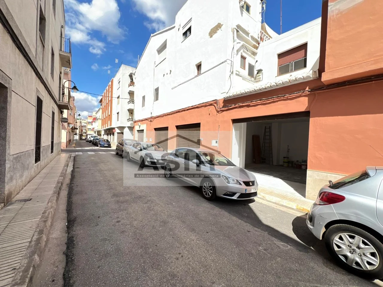 Garaje céntrico reformado con altillo