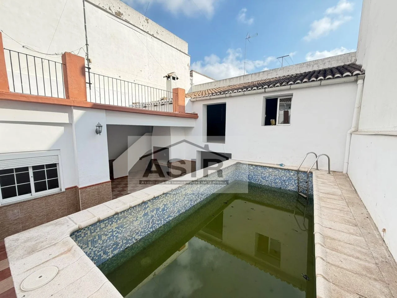 Casa reformada con piscina en el pueblo