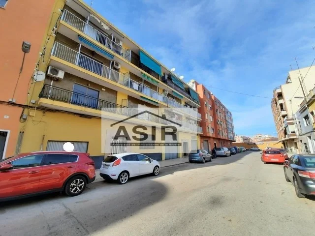 Amplia nave industrial en Albuixarres, 650 m²