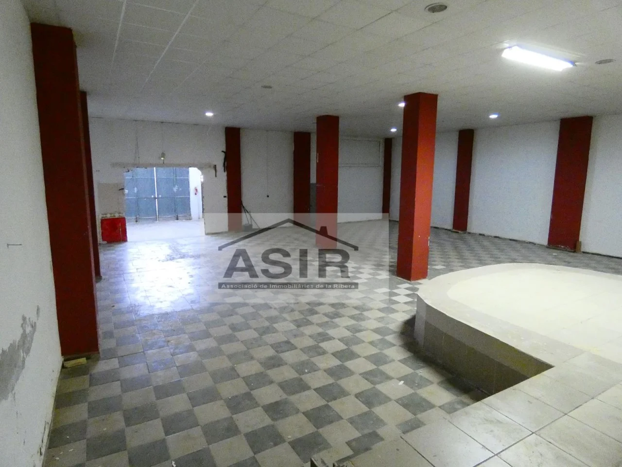 Local comercial céntrico con altillo