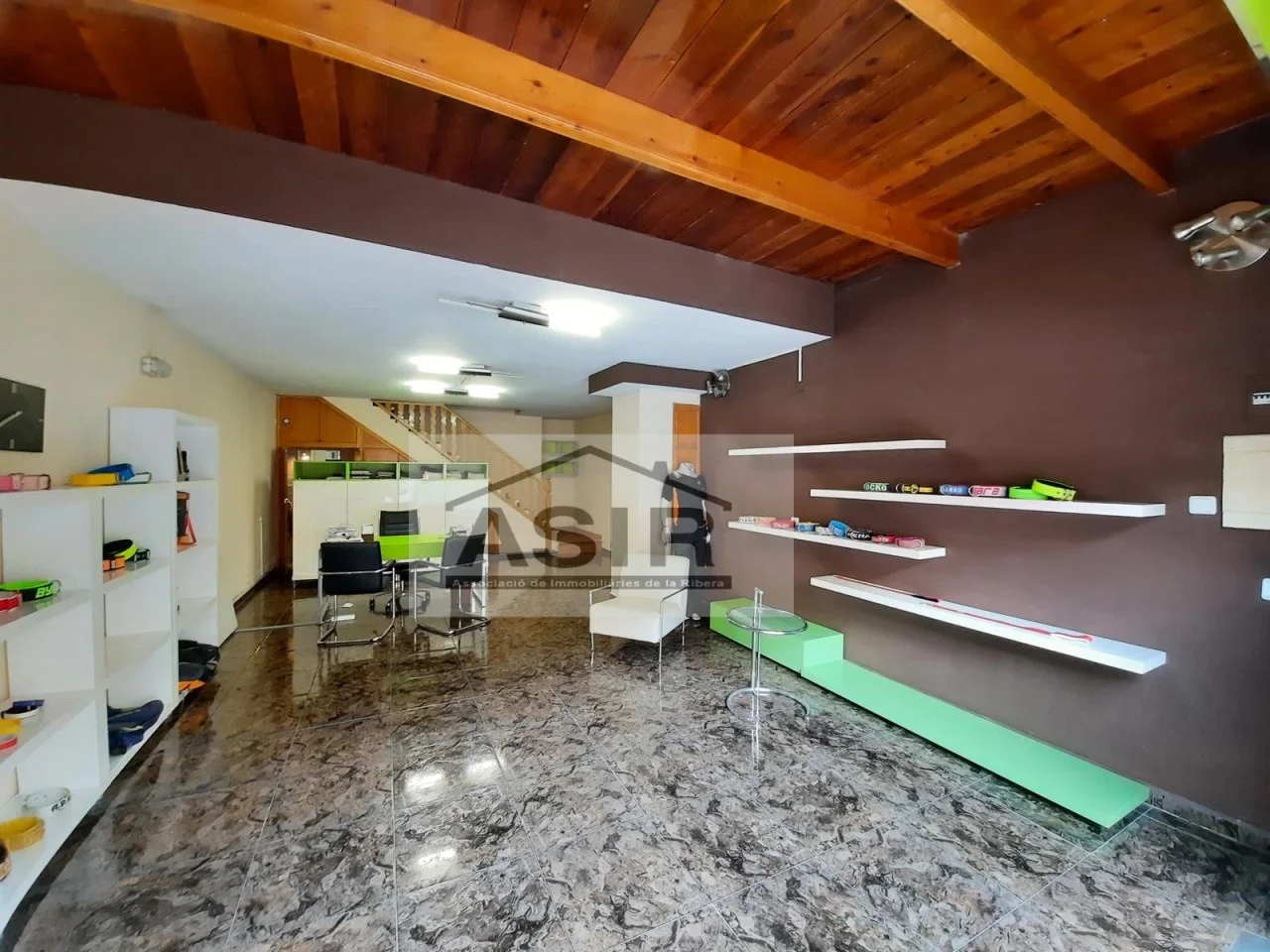 Local comercial con altillo en Albuixarres