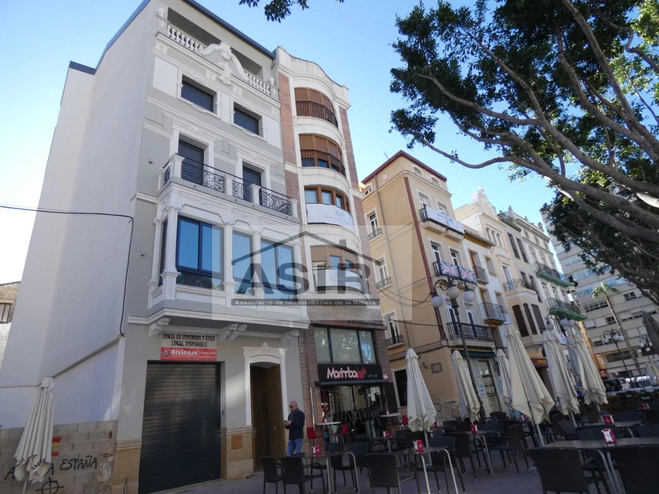 Local comercial de obra nueva en Alzira