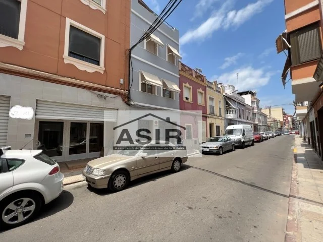 Local comercial en Alzira con uso flexible