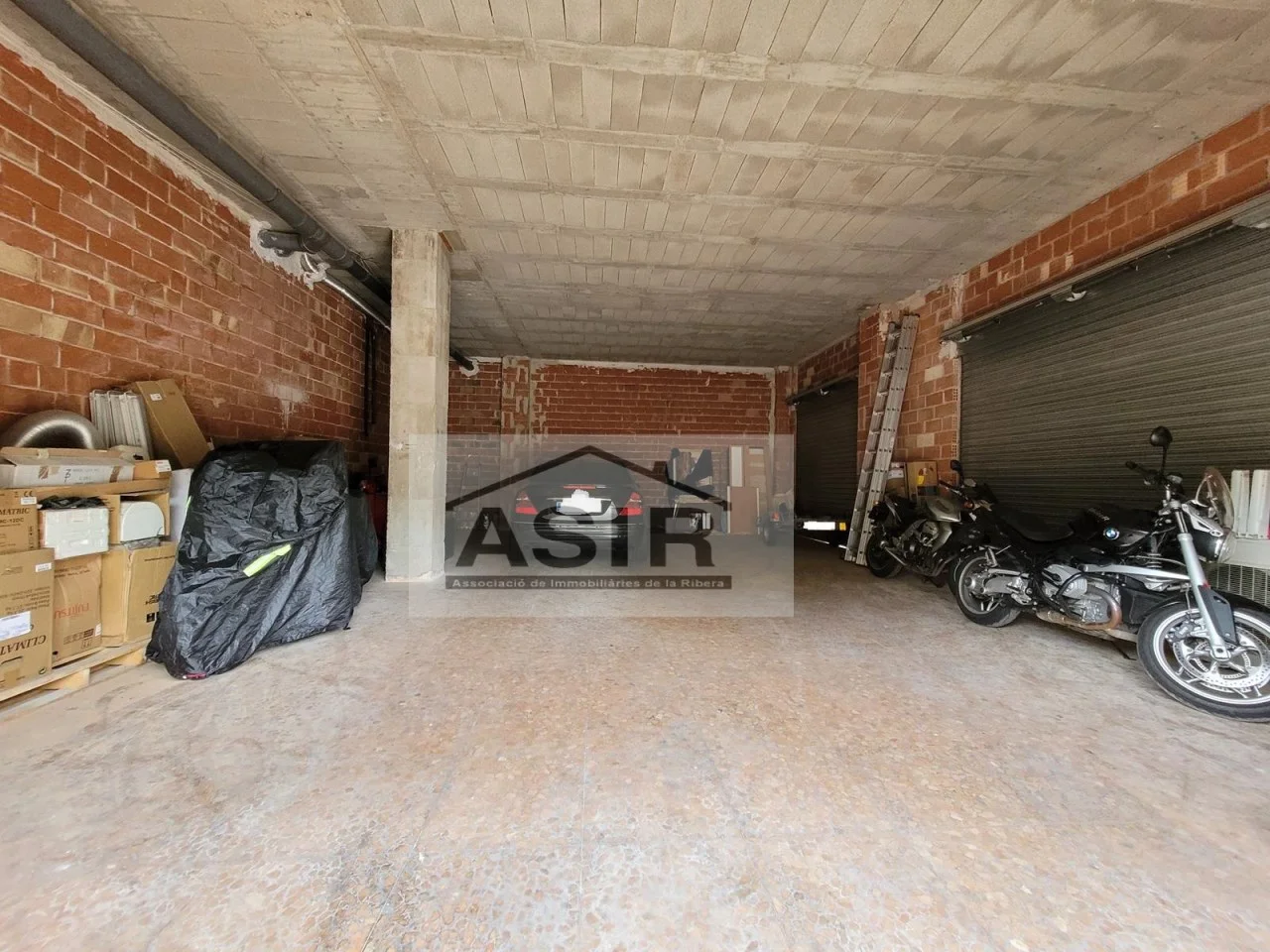 Local comercial esquinero en Alzira