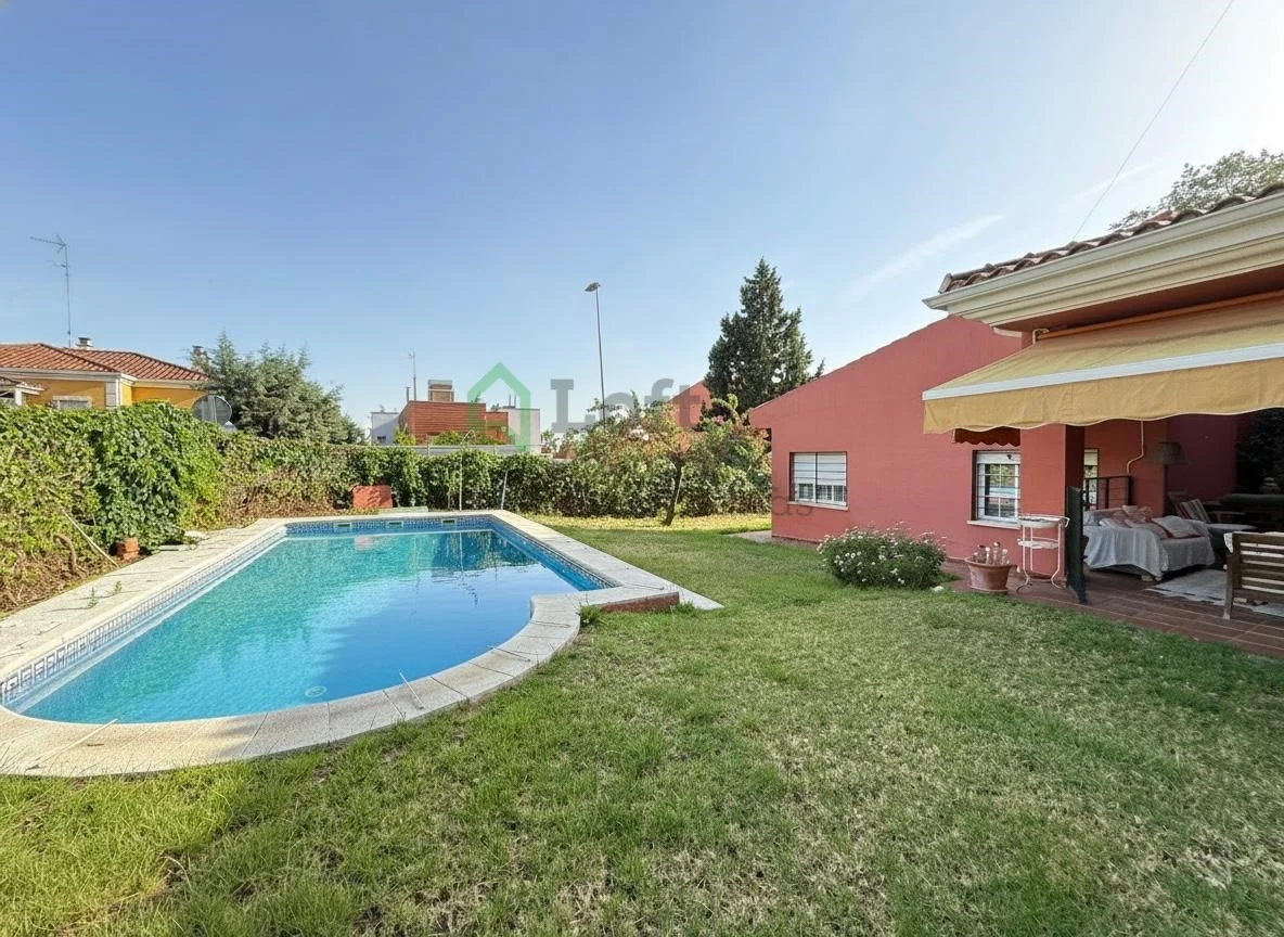 Chalet con piscina privada en Las Vaguadas
