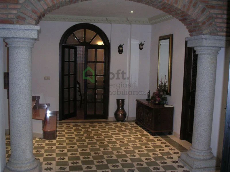 Two-storey Fregenal house, 500 m²