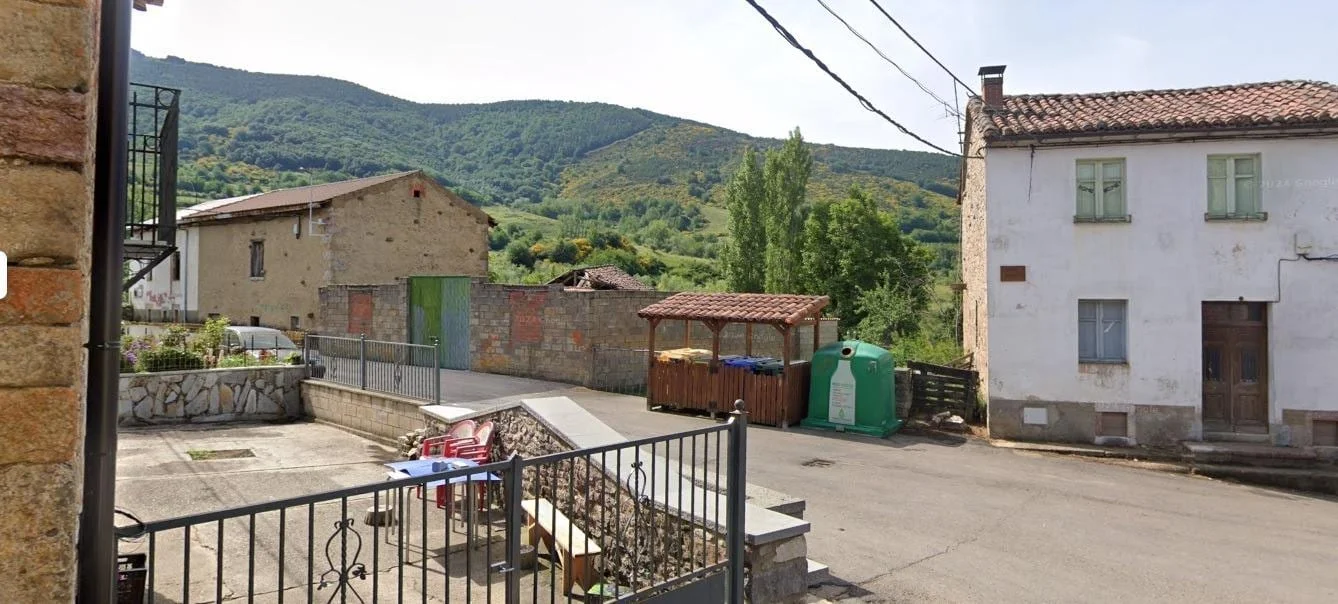 Rural Reyero house with new roof
