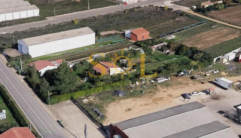Urban plot with two-floor refuge