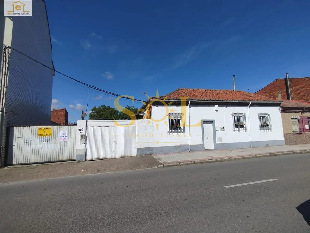 Armunia urban house with development potential