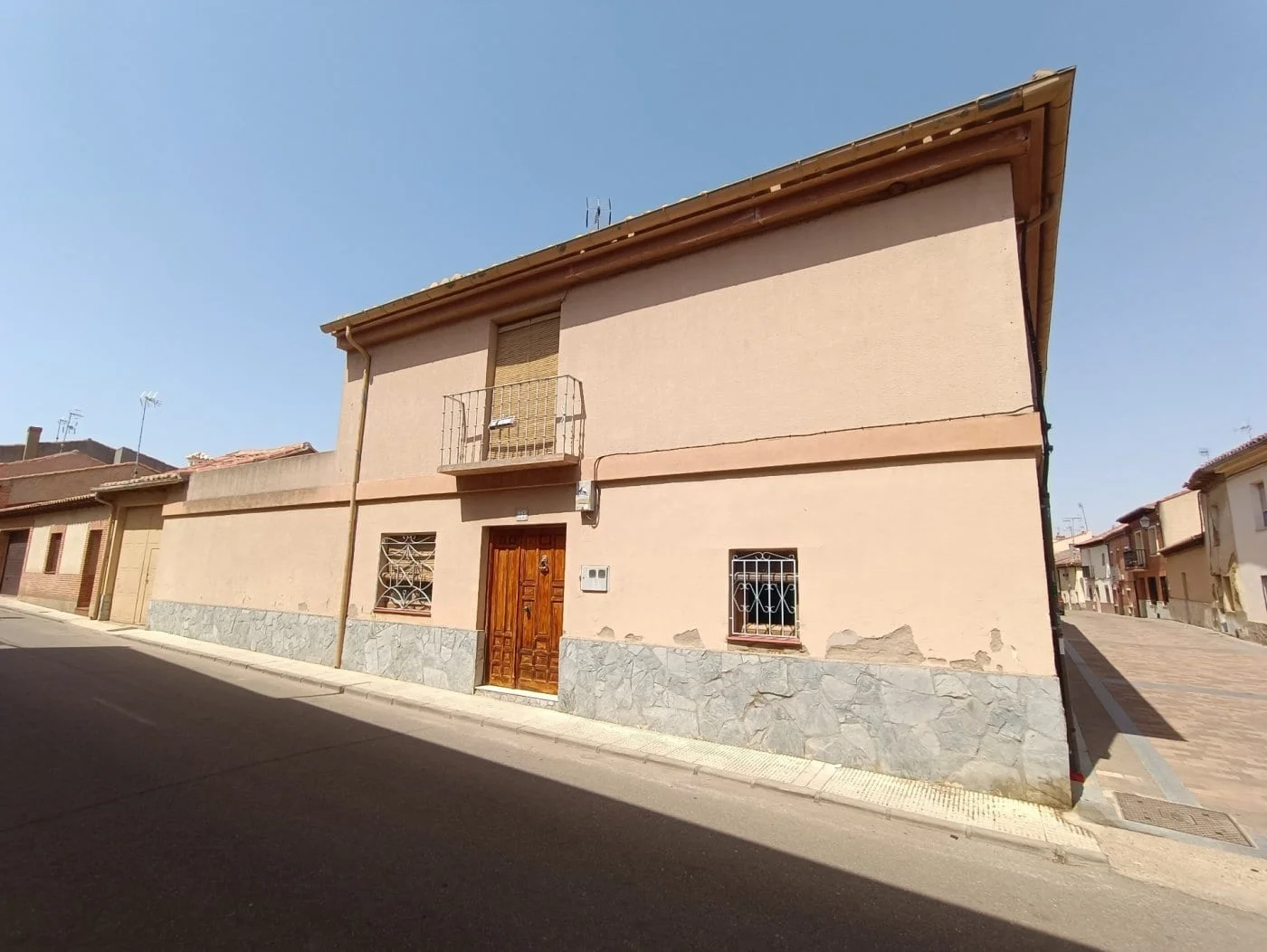 Renovation farmhouse with 544 m²