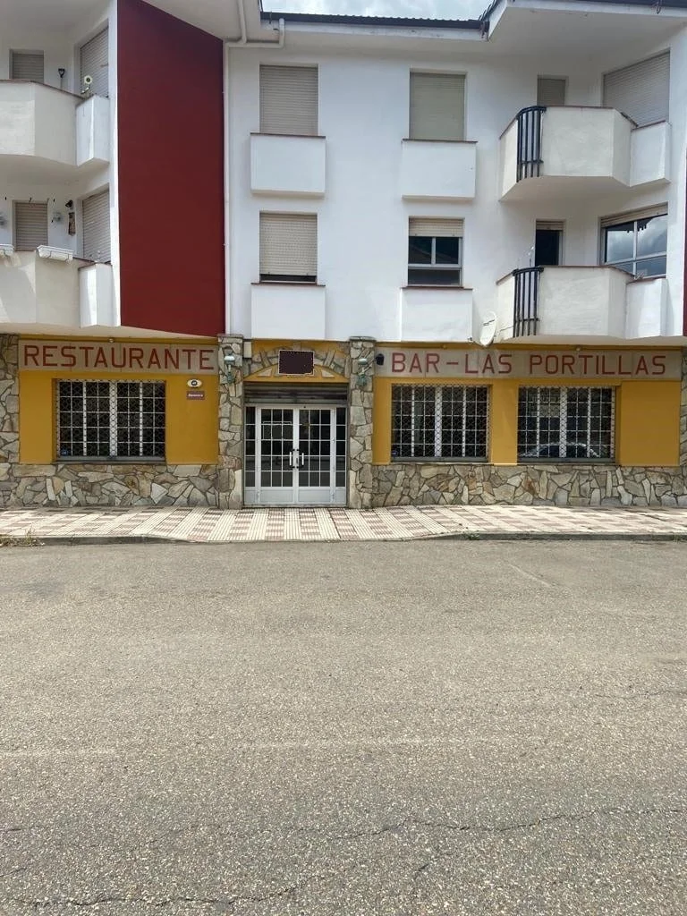 Roadside restaurant with attached flat