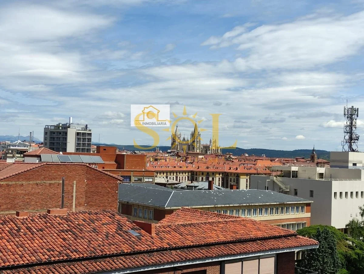 Piso céntrico en León con vistas a la catedral