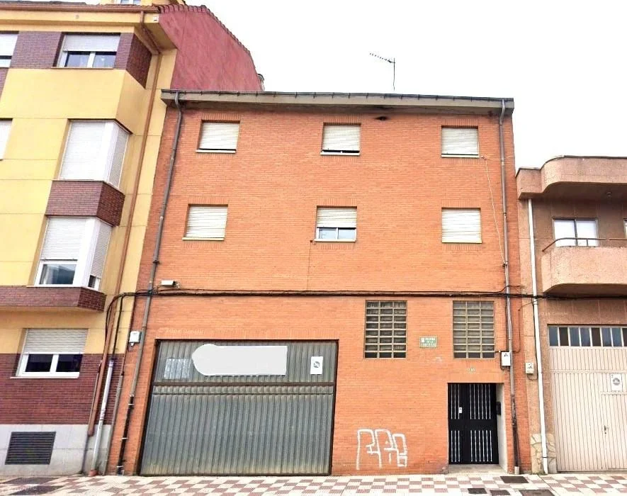 Piso para reformar en Navatejera, 3 habitaciones