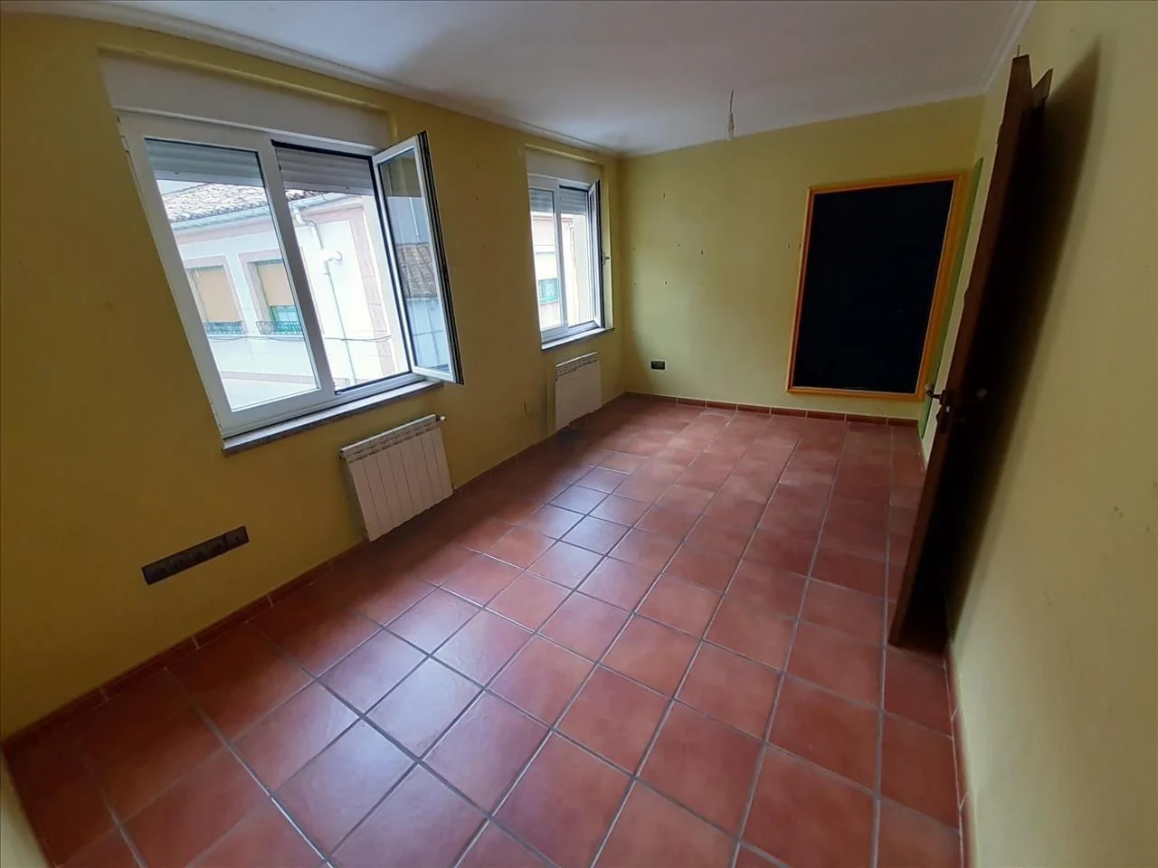 Flat in La Robla, four bedrooms