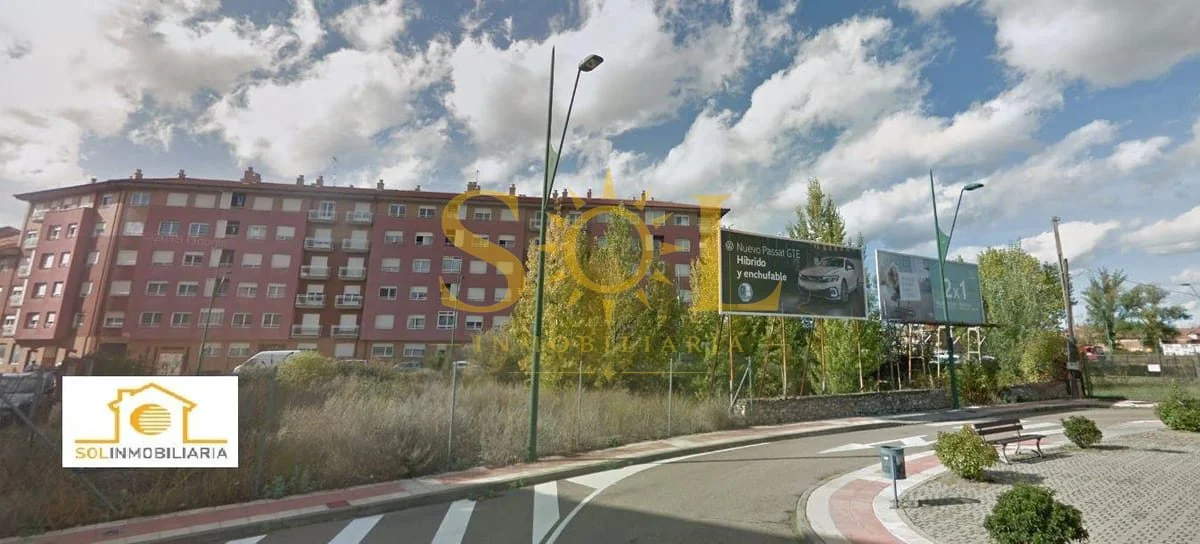 Two developable plots near León