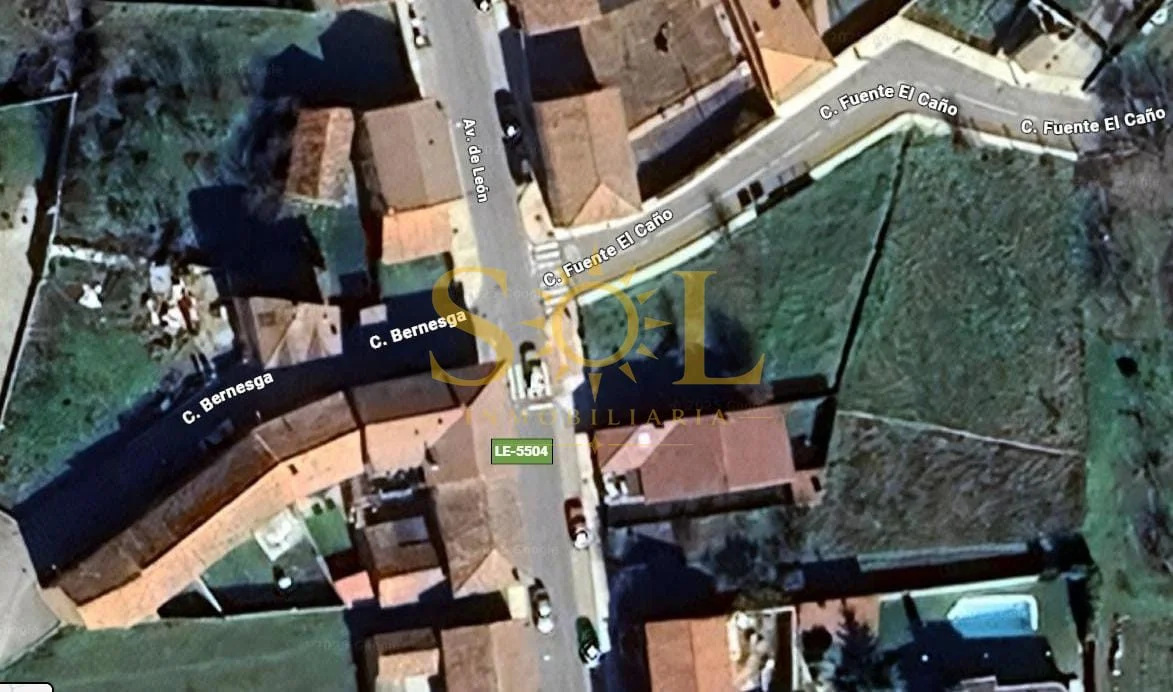 Parcela urbana cerca de León con suministros