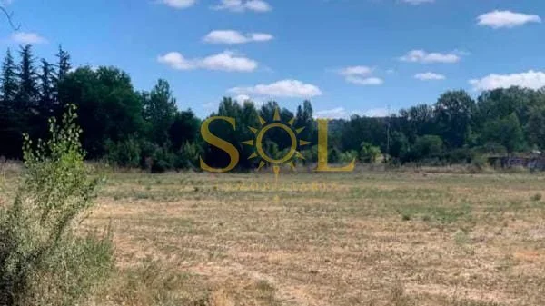 Suelo urbano junto a parque en León