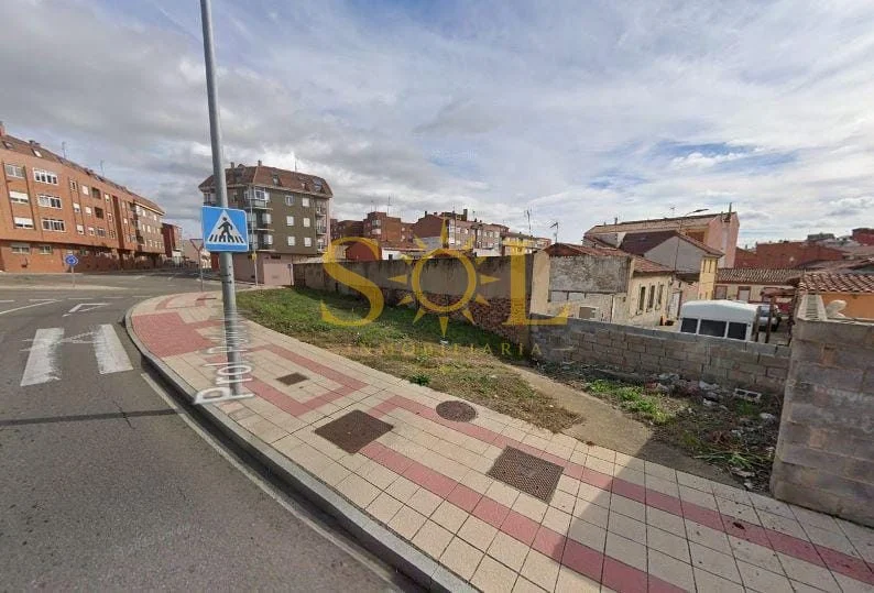 Urban plot near León university