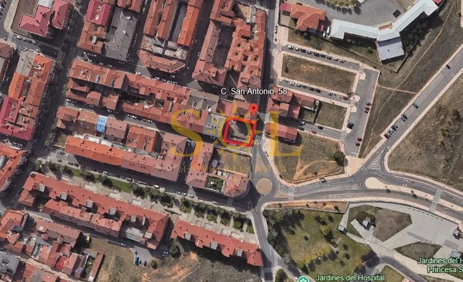 Urban León plot, 1,242 m² buildability