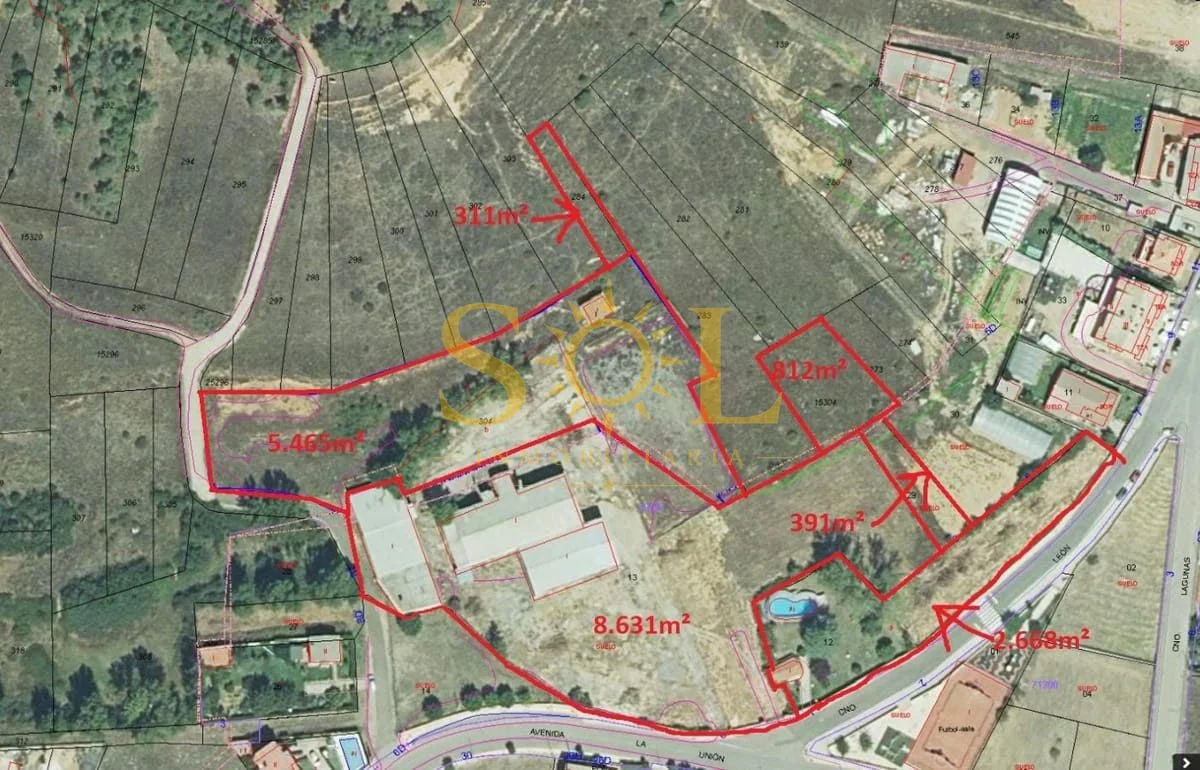 Mixed-use plot near León industrial hub