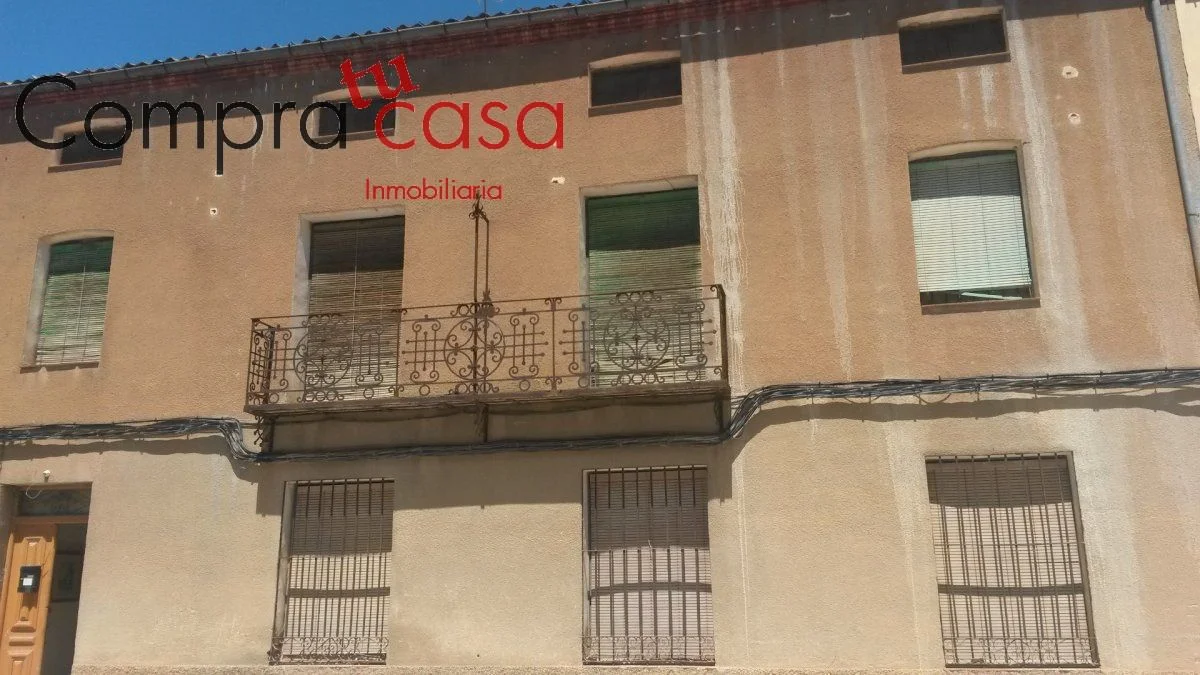 Three-storey village house near Segovia