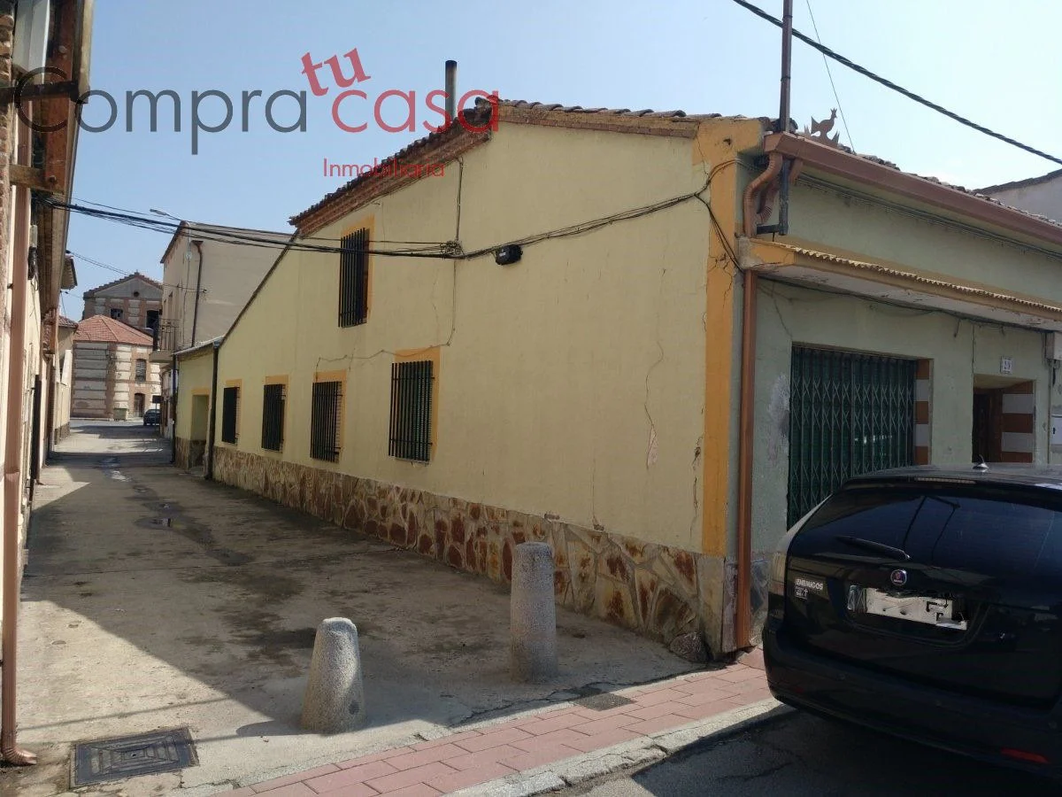 Renovation house in Nava, 423 m²