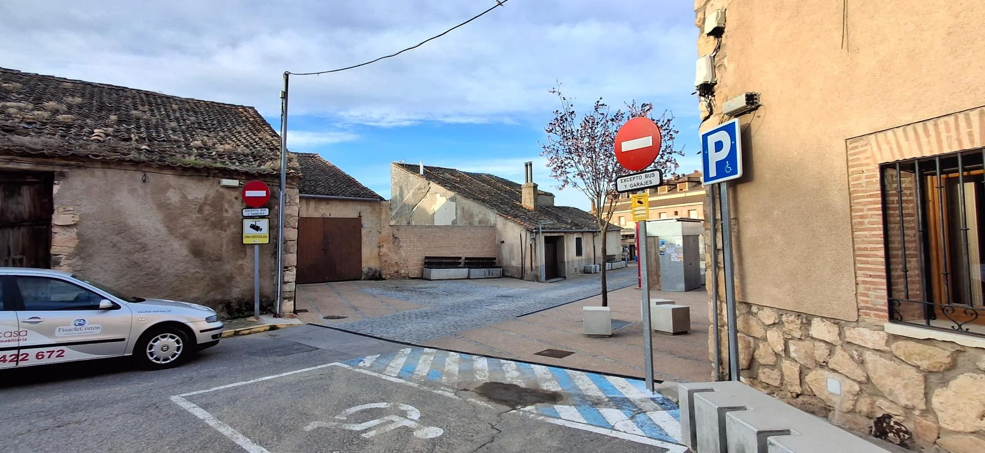 Central Espirdo industrial warehouse, 200 m²