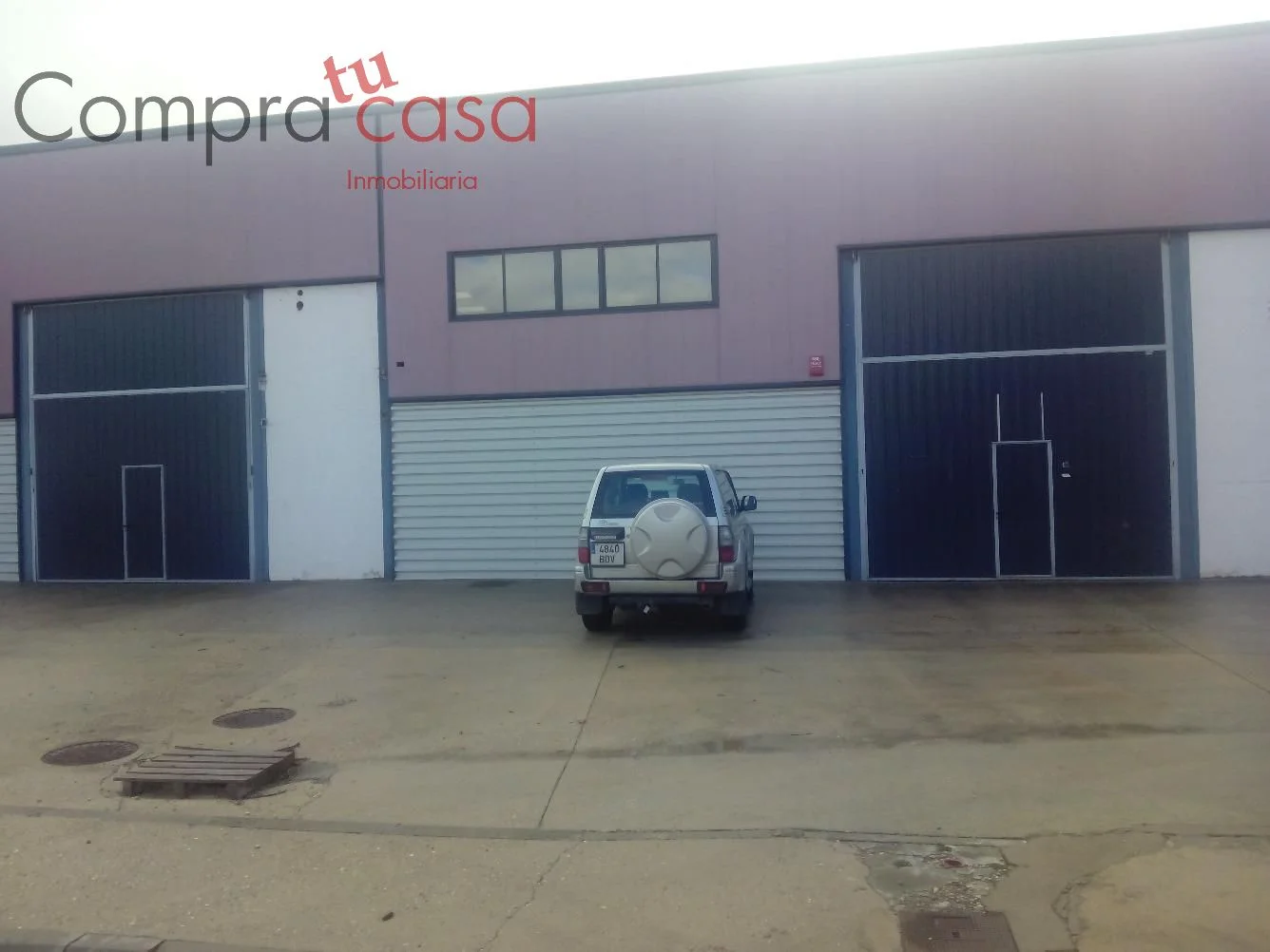 Industrial warehouse in Valverde, 328 m²