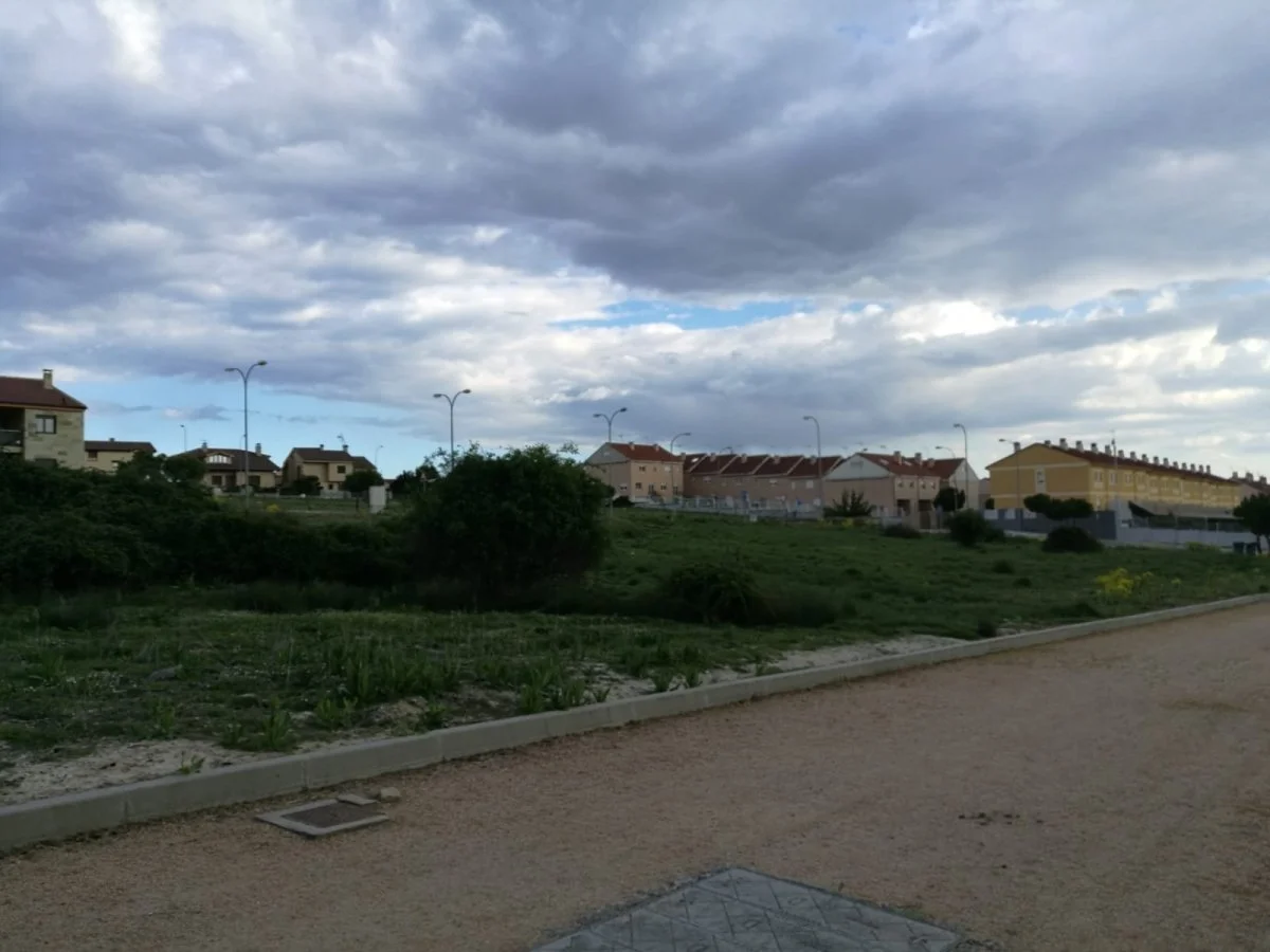 Urban plot in La Lastrilla, 60 m²