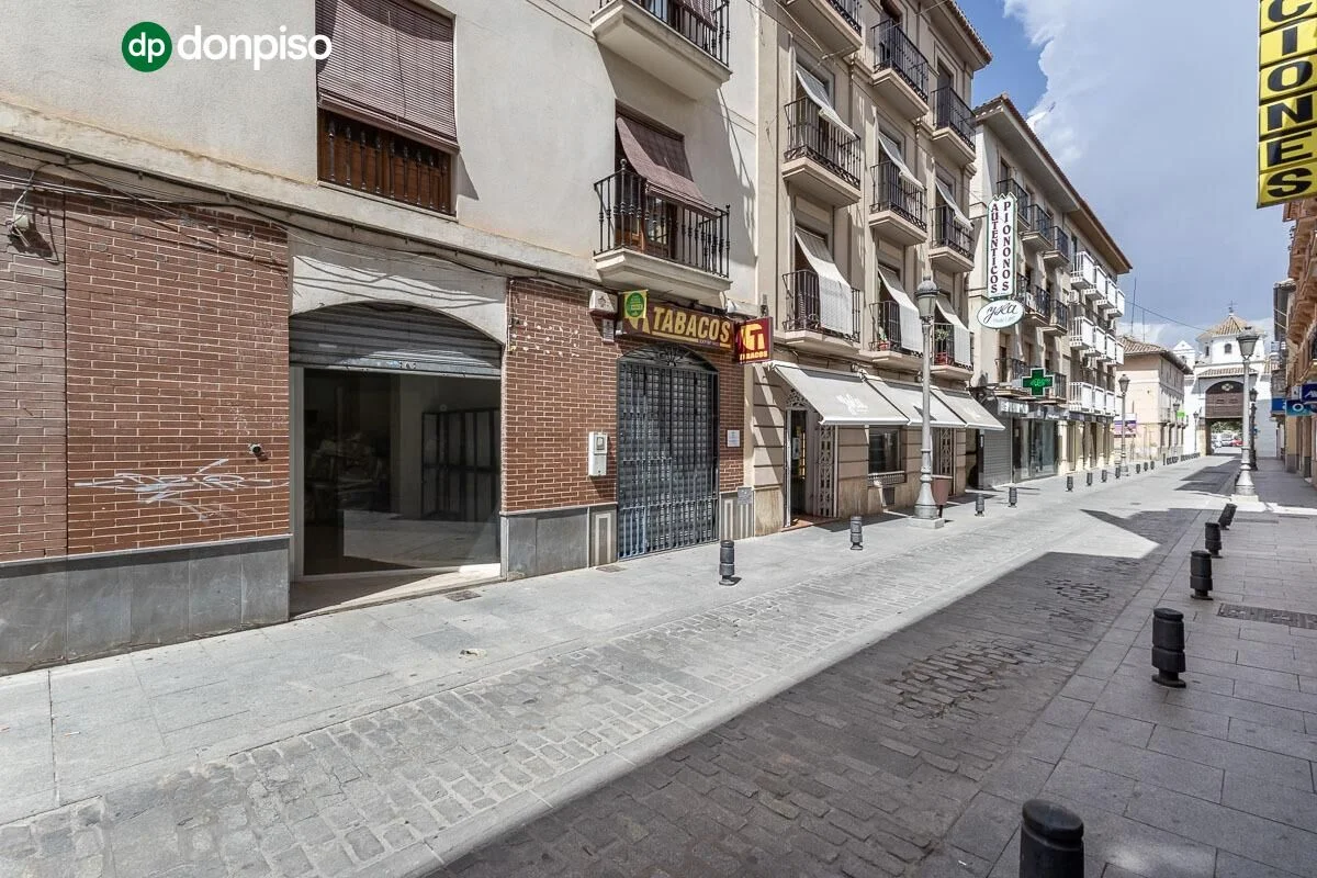 Tenanted commercial unit on Calle Real