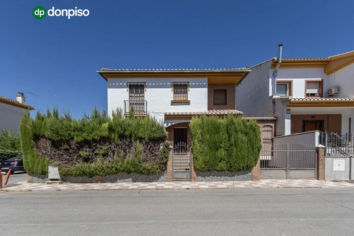 Pinos Puente townhouse, 3-bedroom layout