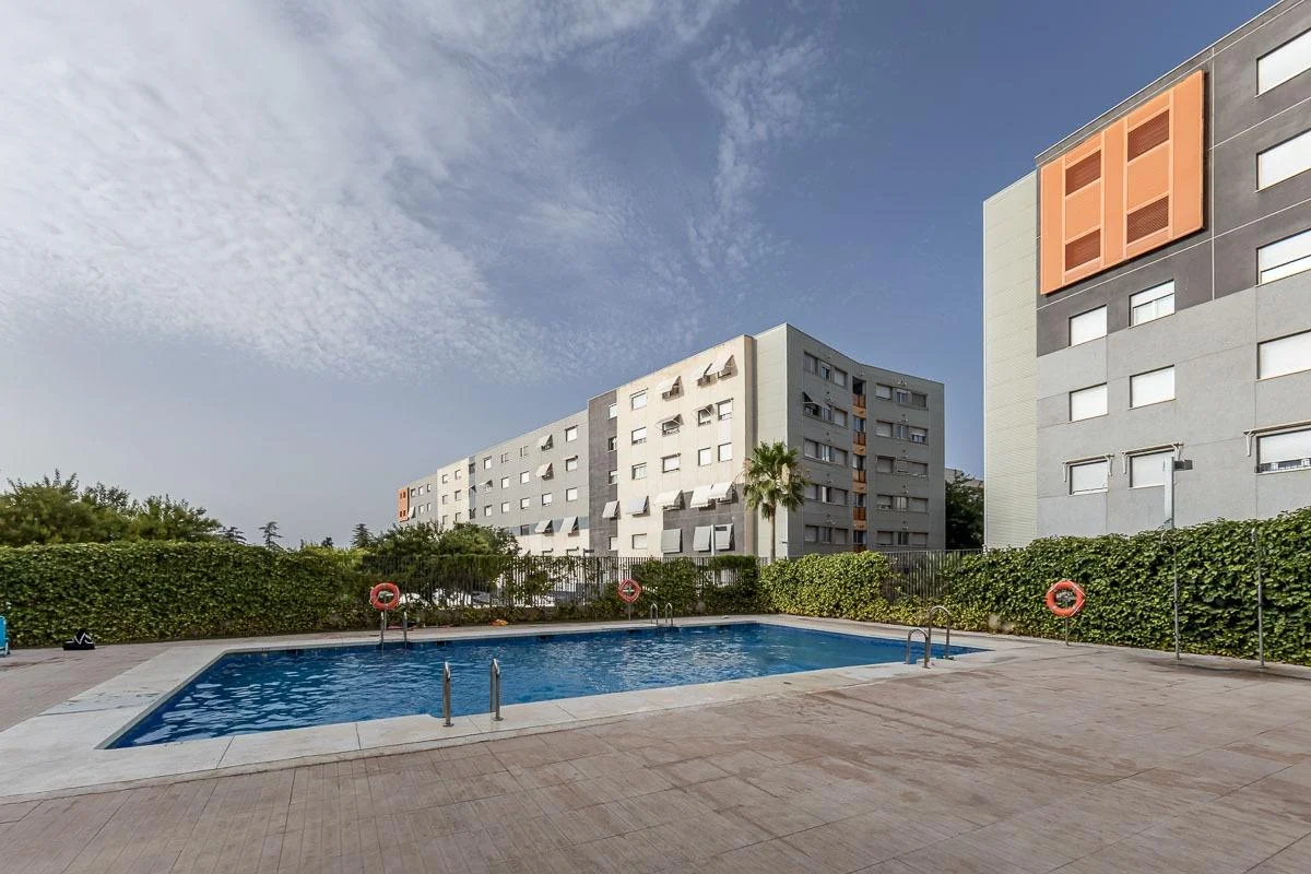 Family flat with pool in Alhendín
