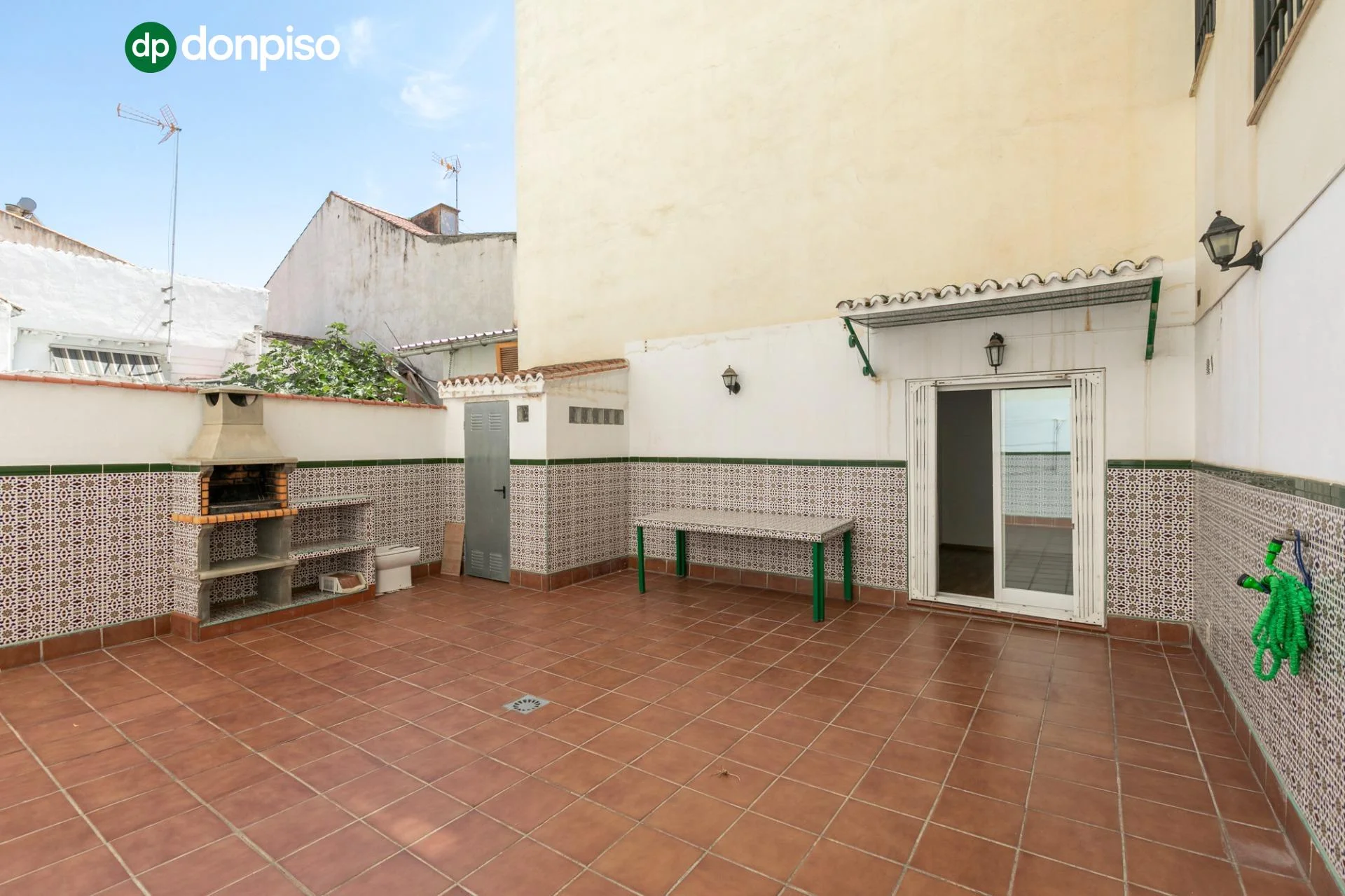 Central Armilla flat with 46 m² patio