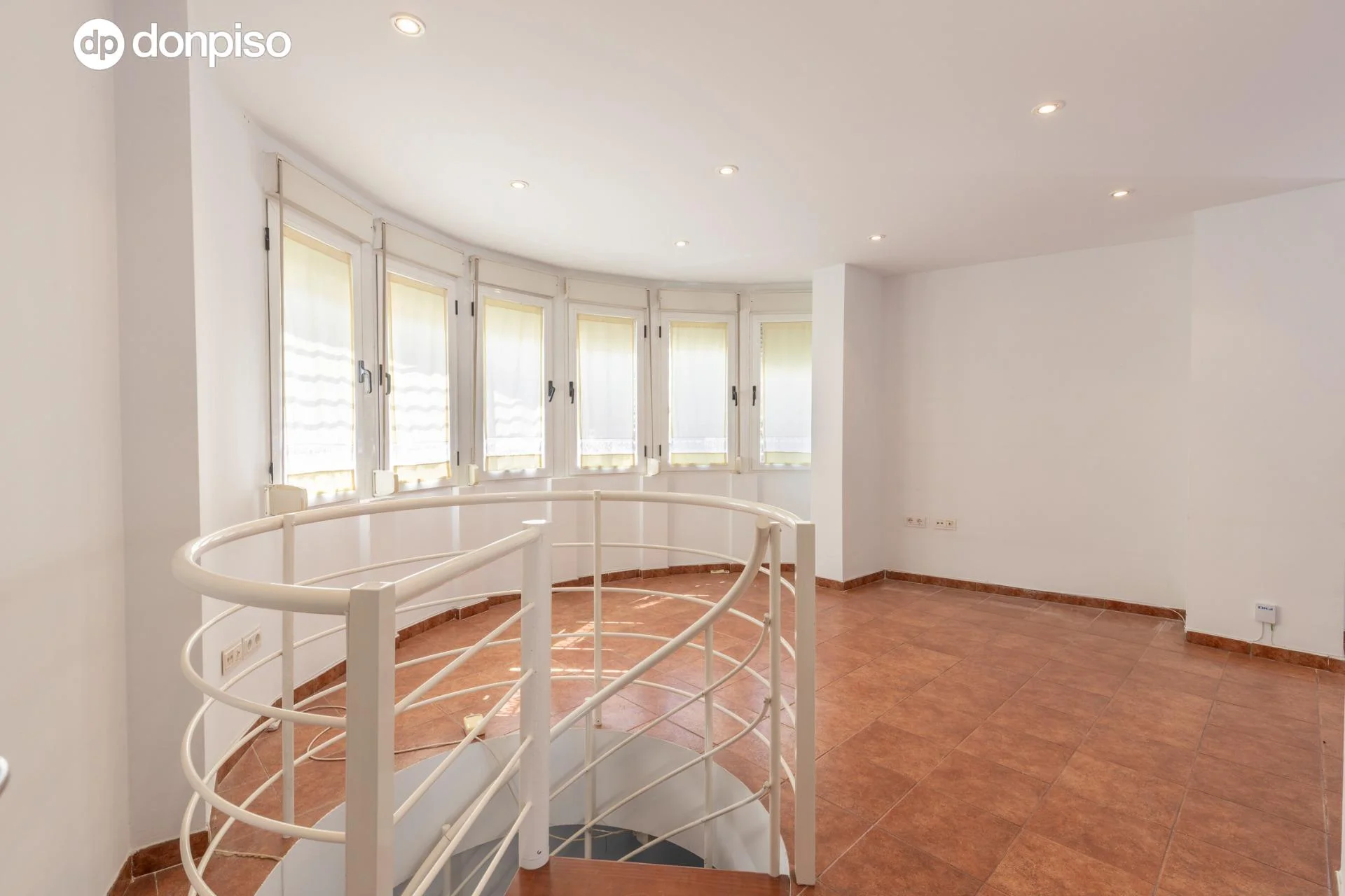 Bright three-bedroom triplex near Granada