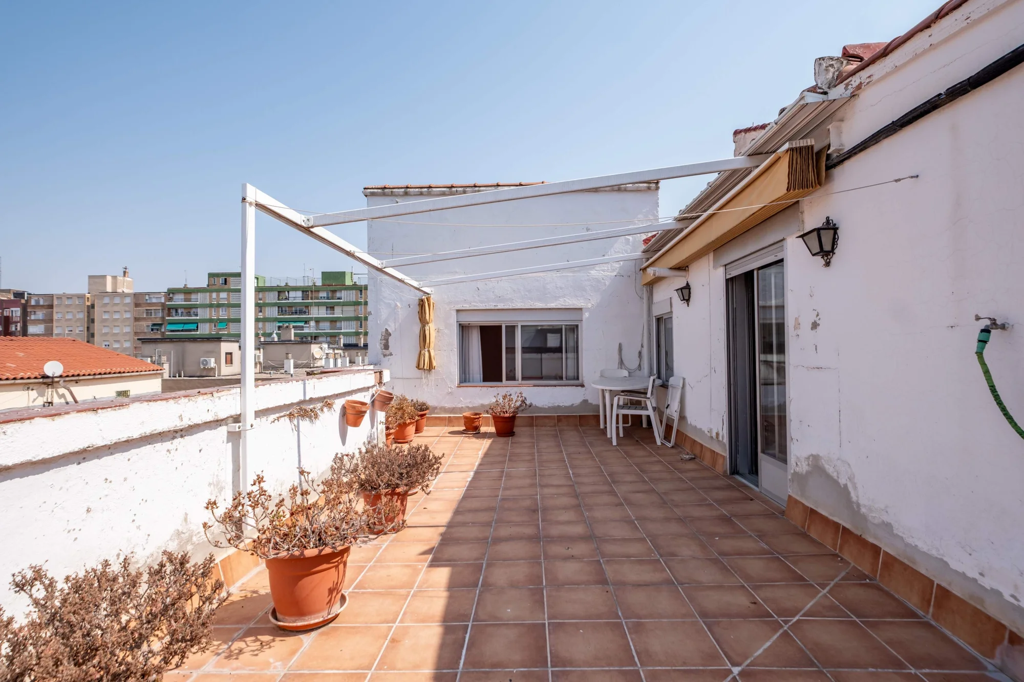 Central penthouse with 40 m² terrace