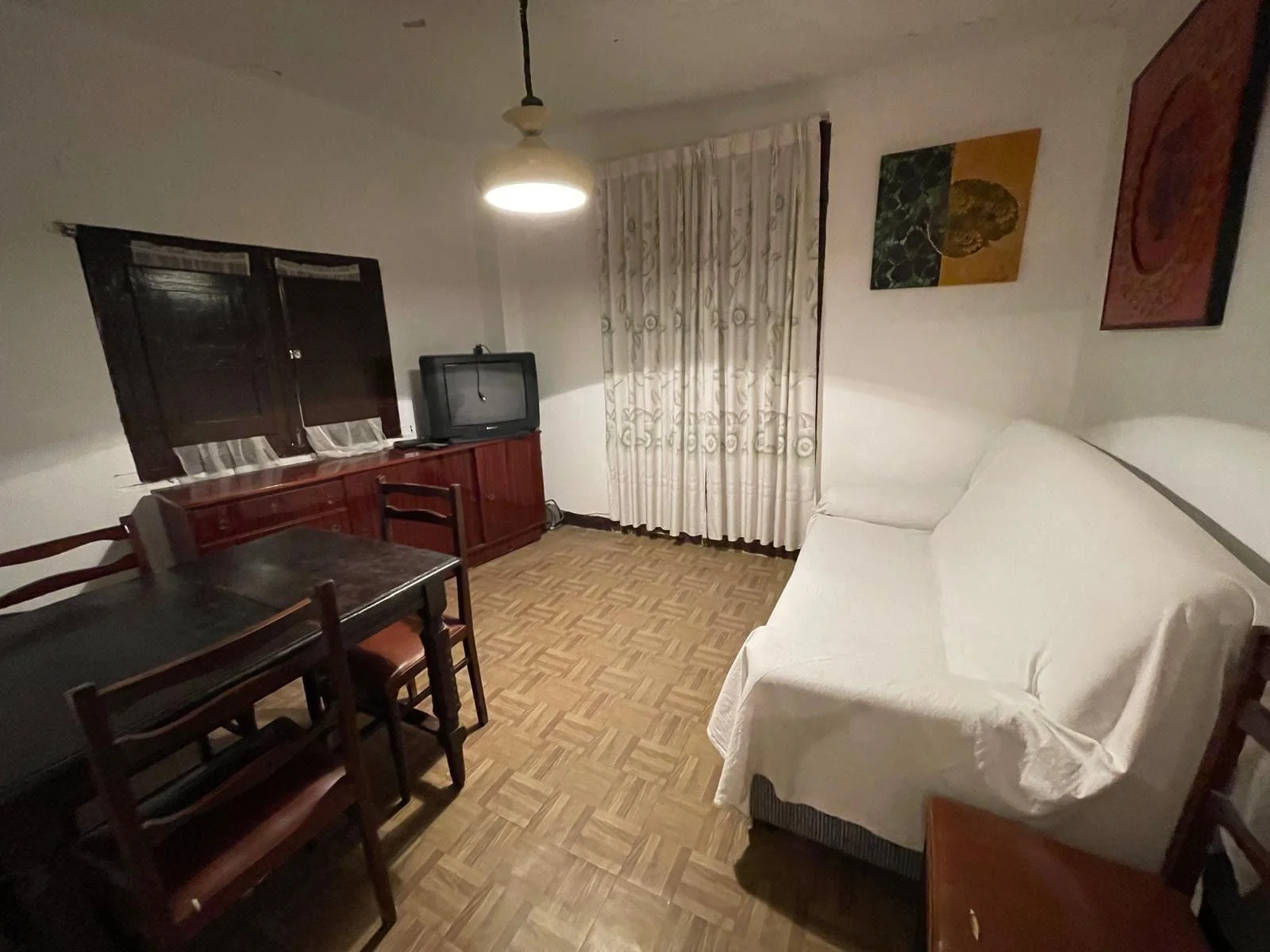 Central Daroca house, 335 m², six bedrooms