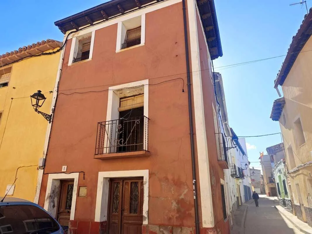 Casa céntrica en Longares, 198 m²