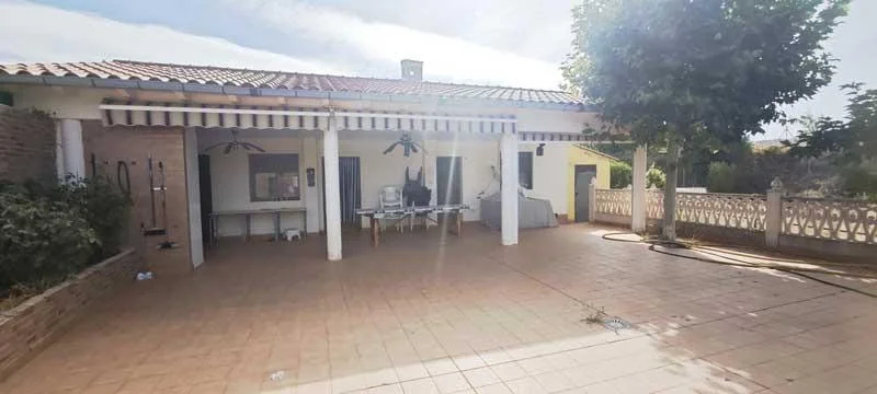 Rural chalet with 958 m² plot