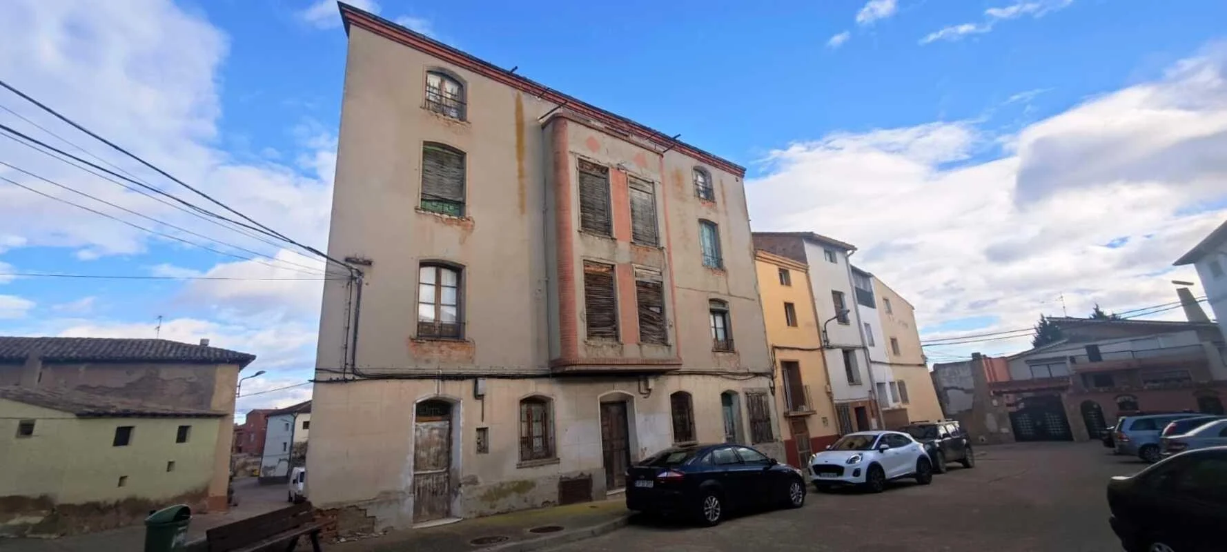 Terrer building with redevelopment potential