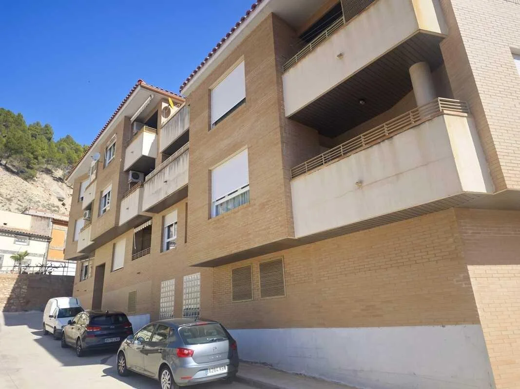 Piso cuidado en Alhama, tres dormitorios