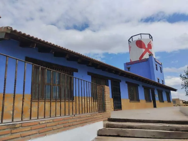 Restaurante con licencia y gran parcela