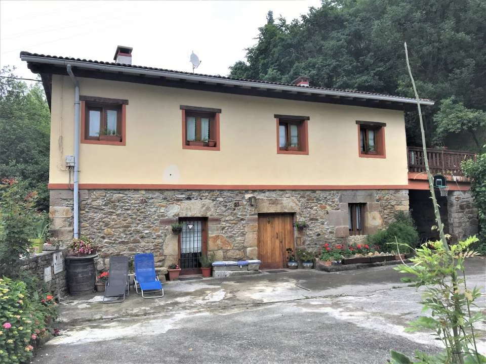 Two-home house on 3,500 m² plot