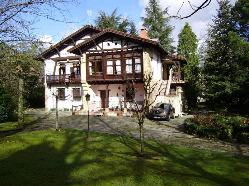 Spacious Elorrio house, six bedrooms